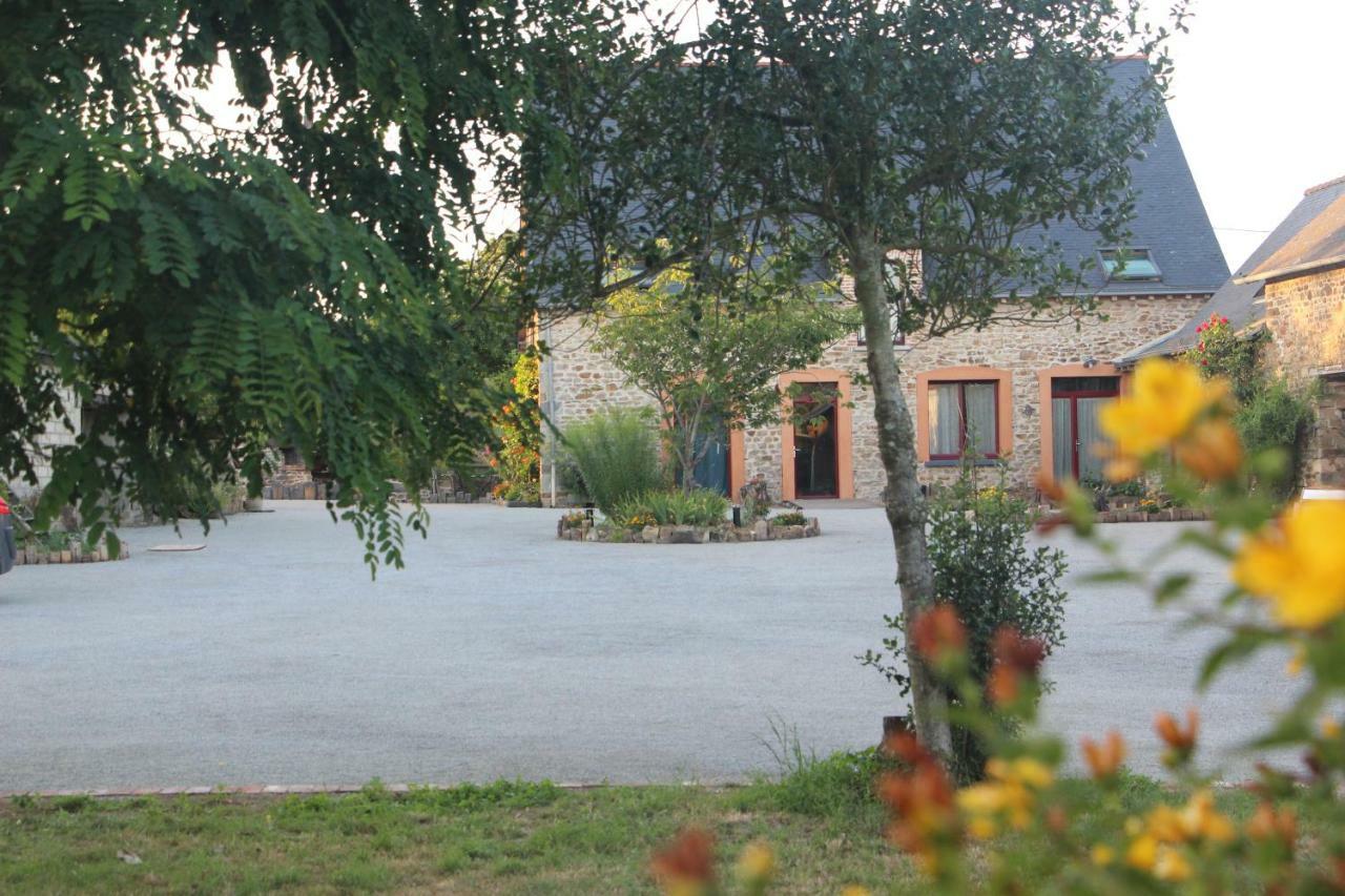 Chambres Aux Bonnes Herbes Bais  Exteriér fotografie